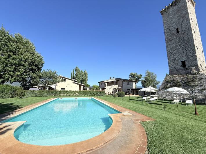 Favolosa villa con piscina recintata, vasto terreno, parco di mediazione, parco in Spello, Perugia e dintorni