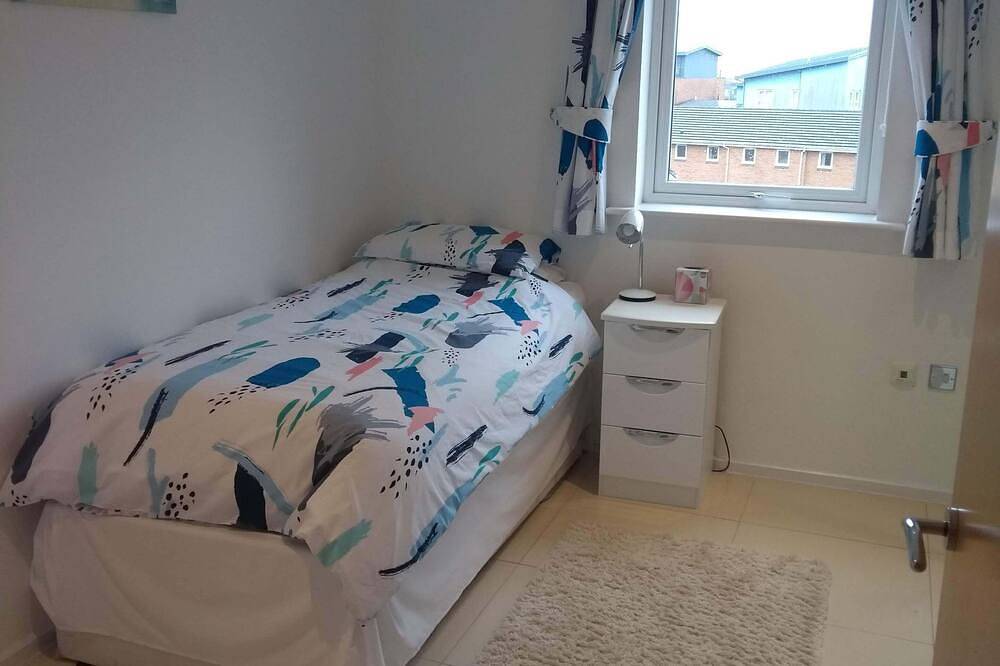 Entire apartment, 5* Self Catering Penthouse, Llanelli, Beach, Sea Views, Walks, Golf, Cycle. in Llanelli, Carmarthenshire
