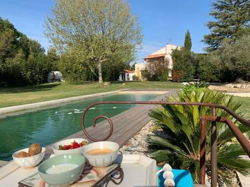Gîte pour 6 personnes, avec vue ainsi que jardin et piscine à Valergues