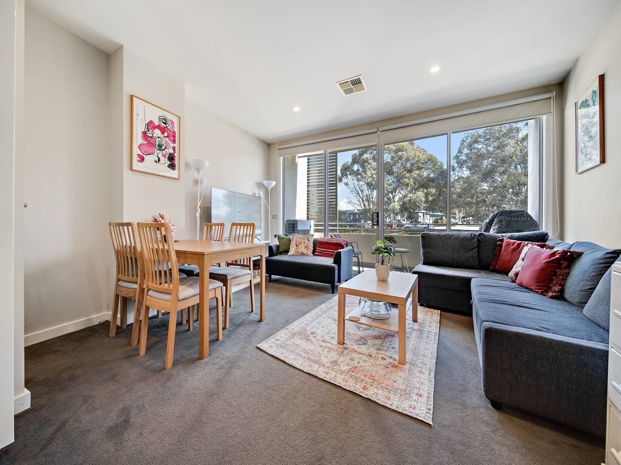 Vacation Rental for 4 Guests in Woden, Canberra