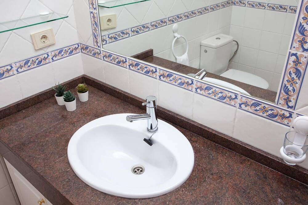 Spacious house with large private pool and patio in Caleta de Fuste, Antigua