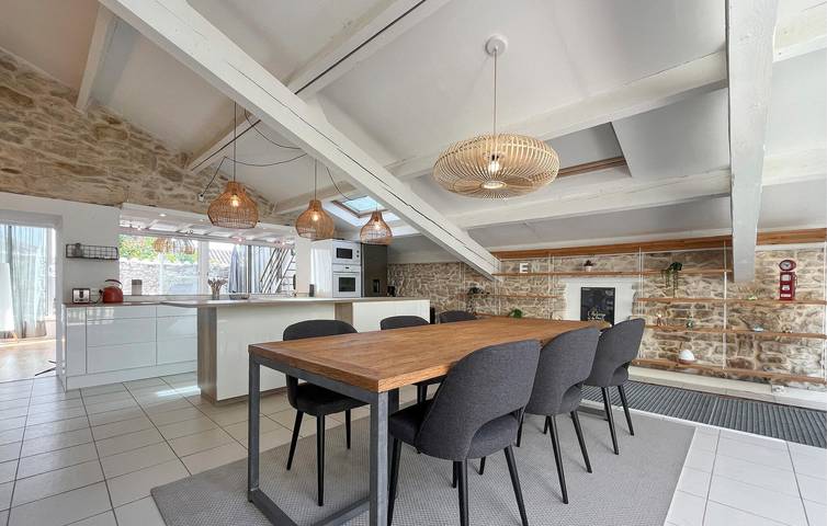Gemütliche 140 m² große Wohnung in der Nähe des Stadtzentrums – WLAN, Klimaanlage und Parkplatz in Laudun-l'Ardoise, Nimes und Umgebung
