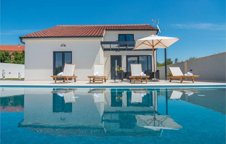 Modernes Apartment mit 2 Schlafzimmern, Pool, WLAN und Terrasse in Zadar
