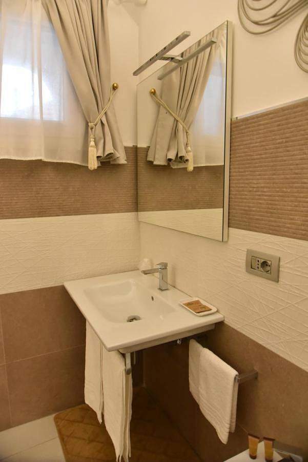 Queen Suite with Spa Bath in Lido Cala Sveva, Termoli