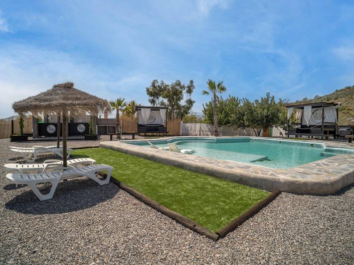 Apartamento para 8 personas, con Terraza además de Jardín y Piscina en Adra