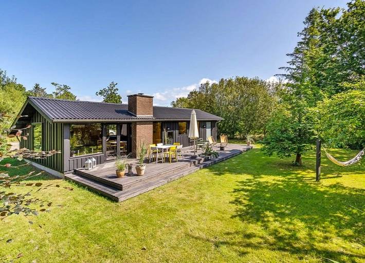 Ferieudlejning for 4 personer, med Terrasse i Slettestrand