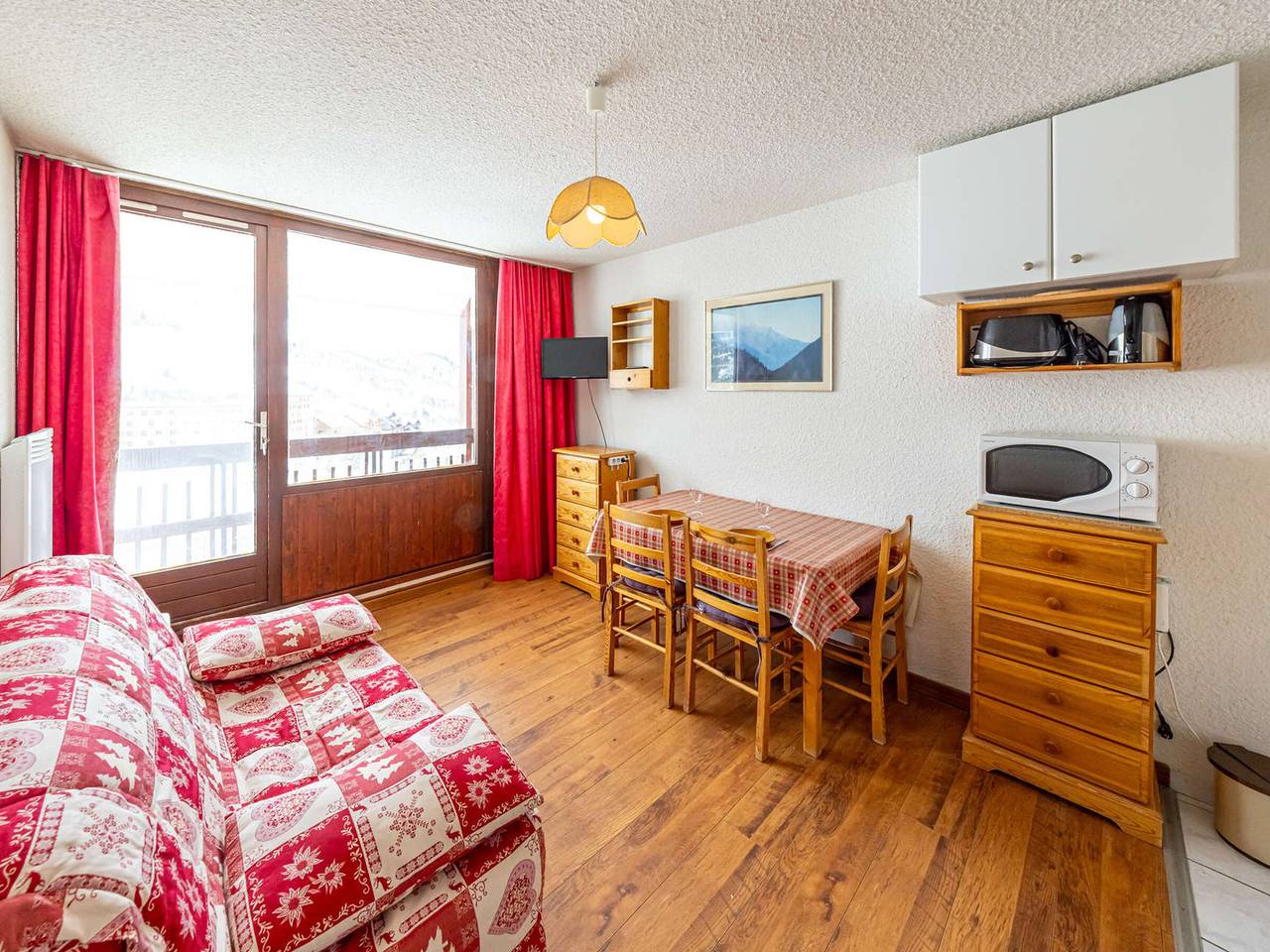 Entire studio, Comfortable studio for 4, near slopes, ski locker in Montgellafrey, Le Grand Domaine