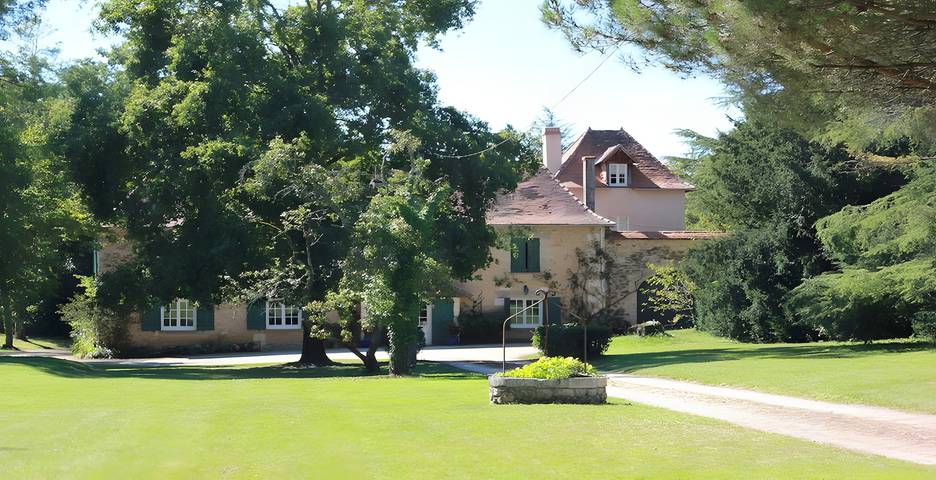 Location de vacances pour 4 personnes, avec jacuzzi ainsi que sauna et jardin à Thiviers