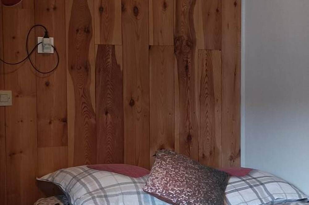 Apartamento entero, Single room - 120cm bed in Artigues, Ariège