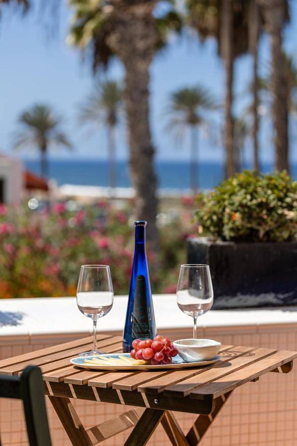 Cheap villa for 6 people, with Balcony and Terrace as well as Garden and Pool in Playa de las Américas