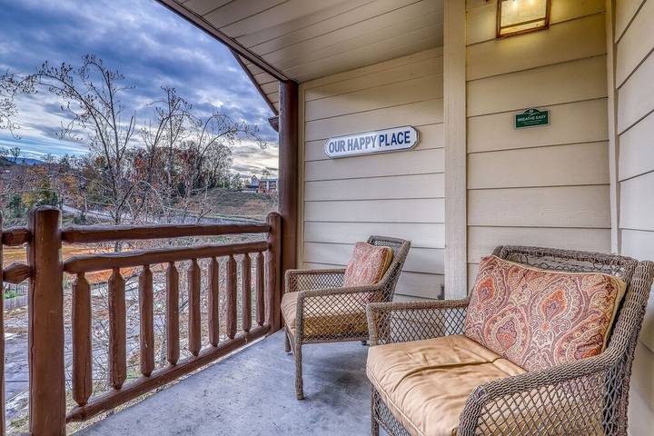 Vacation apartment for 8 people, with balcony and pool as well as hot tub in Gatlinburg