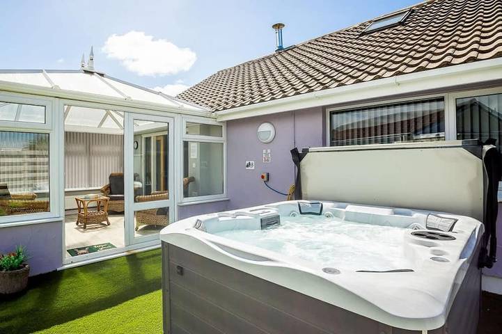 Holiday rental for 6 people, with Hot tub and Garden in Fairbourne