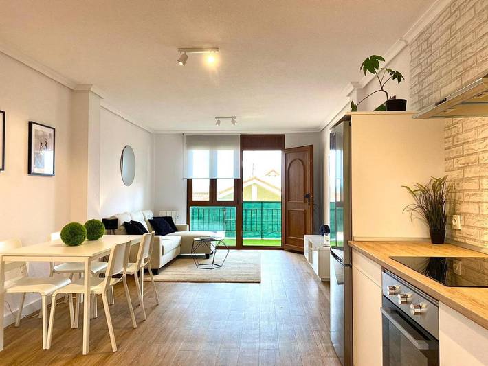 Apartamento para 6 personas, con vistas además de jardín y terraza, Se admiten mascotas en Mogro