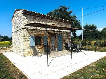 Gîte pour 2 personnes, avec vue ainsi que terrasse et jardin à Sault