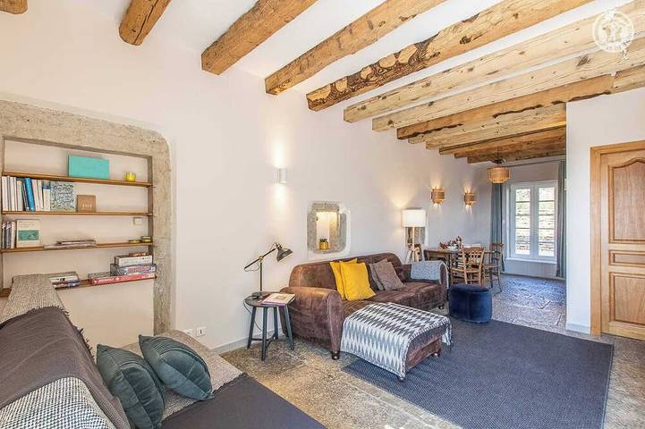 Location de vacances pour 3 personnes, avec jardin et piscine à Saint-Sernin-du-Plain