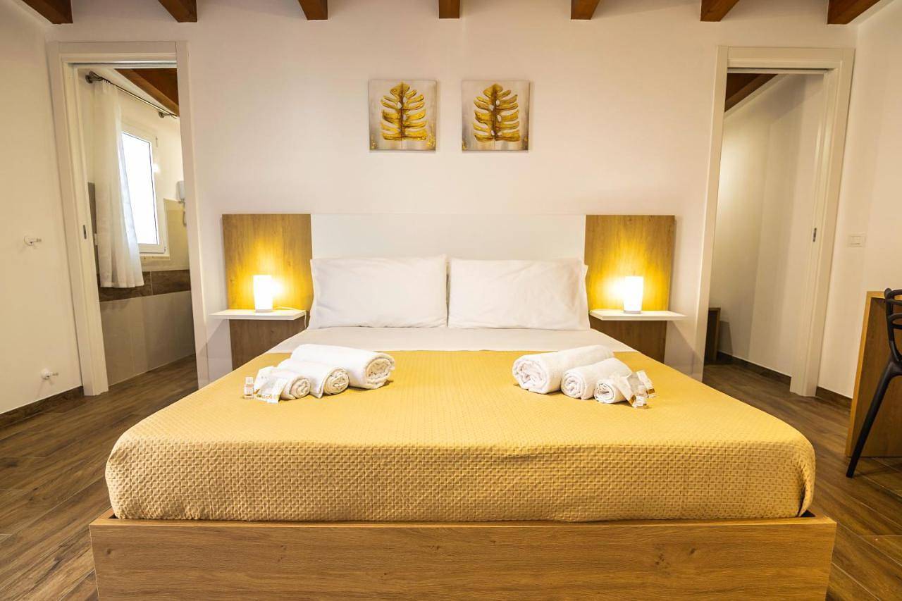 Deluxe Double Room with Extra Bed in Villagrazia di Carini, Carini