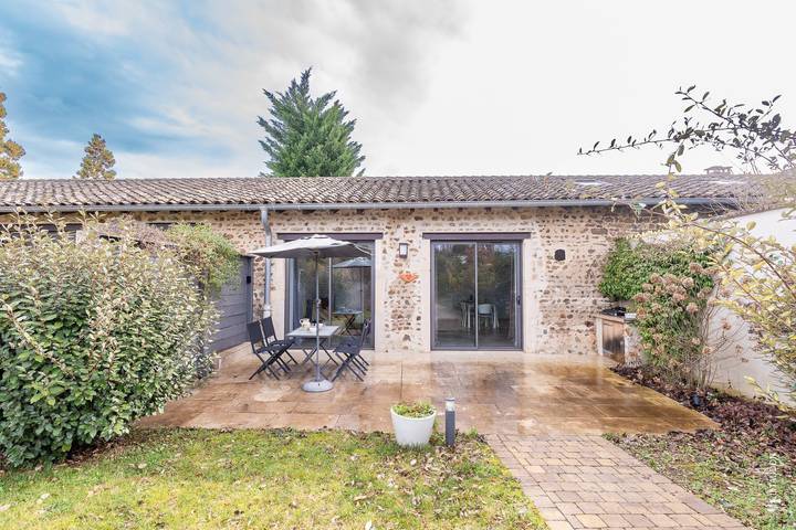 Gîte pour 8 personnes, avec terrasse et jardin dans Rhône