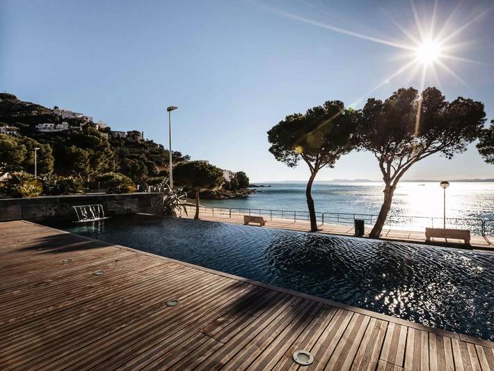 Appartement de vacances pour 4 personnes, avec terrasse et piscine, animaux acceptés
