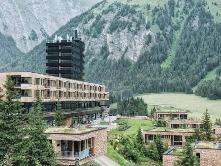 Hotel für 4 Personen, mit Balkon und Terrasse sowie Garten und Kinderpool in Kals am Großglockner