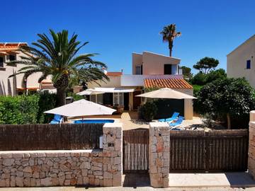 Finca für 4 Personen, mit Terrasse und Garten in Cala Llombards
