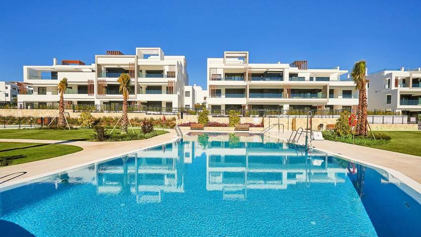 Bungalow für 4 Personen, mit Balkon und Terrasse sowie Whirlpool und Garten in Estepona