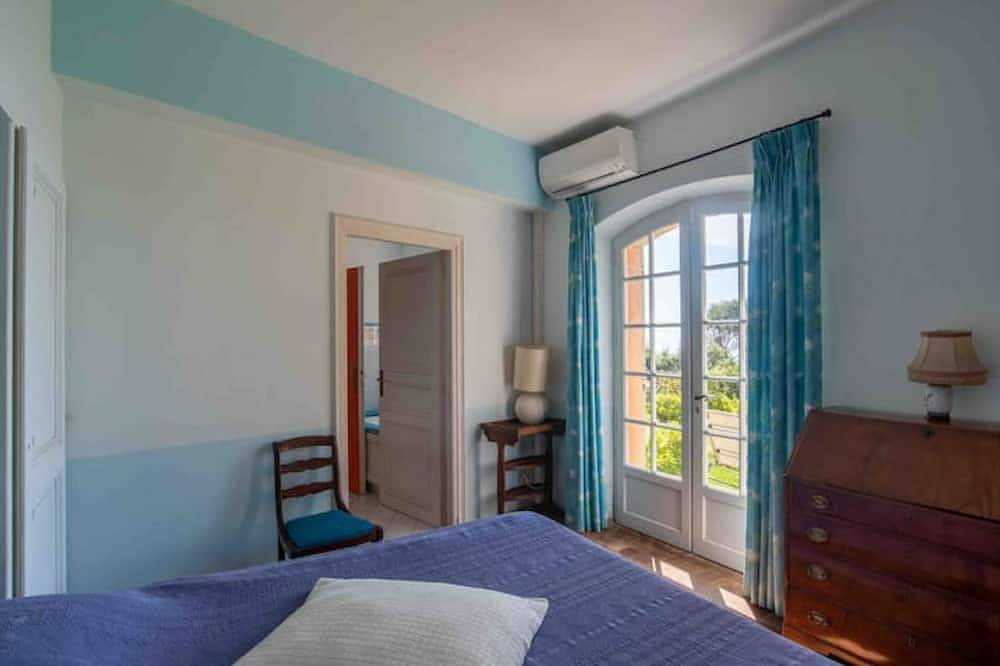 La Malpagne Villa 400m2 Pieds Dans L'eau in Rayol-Canadel-sur-Mer, Parque nacional Port-Cros