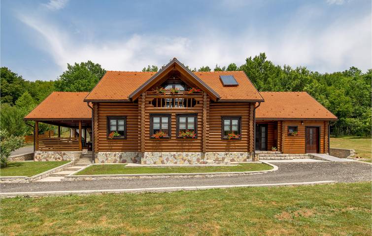 Gemütliche 250 m² große Wohnung mit WLAN, Terrasse und Grill in der Nähe des Stadtzentrums von Prozor in Prozor, Lika-Senj