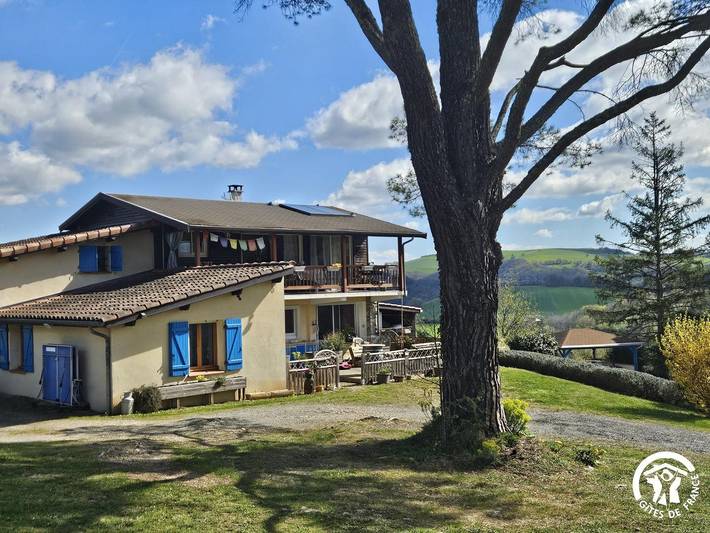 Gîte pour 6 personnes, avec Terrasse ainsi que Jardin et Piscine à Ambialet