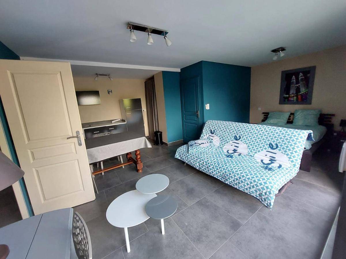 Appartement entier, One-Bedroom Apartment in L'Étrat, Loire