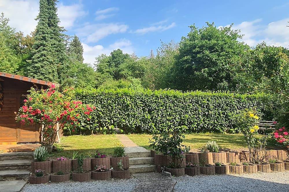 Ganze Wohnung, Schöne Ferienwohnung mit eigener Terrasse und Garten in Saarbrücken, Saarbrücken & Umgebung