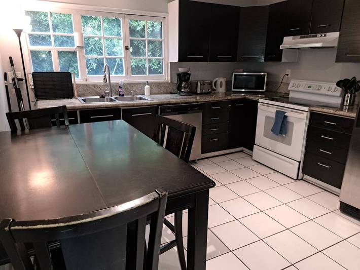 Ganze Wohnung, 3 Schlafzimmer plus 2 Bäder in Beverly Hills in Los Angeles, Los Angeles County