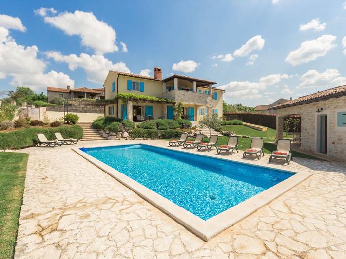 Ferienhaus für 8 Personen, mit Balkon und Terrasse sowie Garten in Heraki