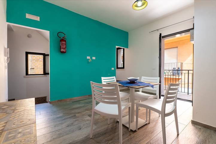 Room 'Perla Marina - U Scogliu' with Balcony, Wi-Fi, Air Conditioning and Shared Kitchen in Realmonte, Agrigento provins