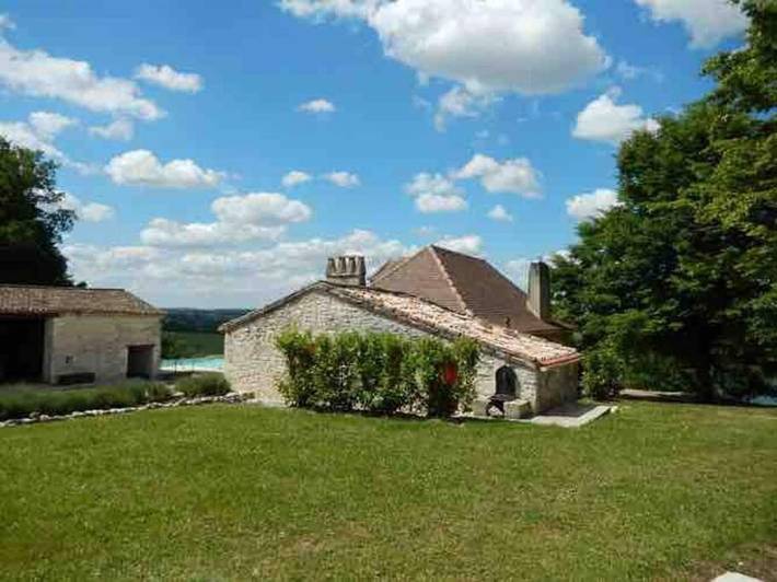 Location de vacances pour 5 personnes, avec vue et jardin ainsi que piscine et vue sur le lac, adapté aux familles à Saint-Aubin-de-Cadelech - 3