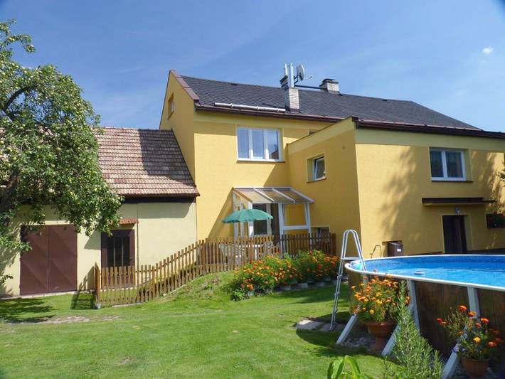Apartament wakacyjny dla 6 osób, z Taras i Ogród oraz Basen w Náchod