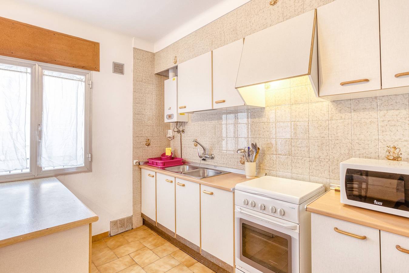 Appartement entier, Appartement "2-2", sur le Paseo Marítimo, proche plage, avec balcon et Wi-Fi in Llançà, Haut-Ampurdan