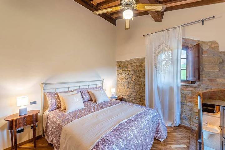 Charming villa in Chianni,Pool,garden, A/C, Pergola for al fresco dining,sleep 9 in Chianni, Costa degli Etruschi