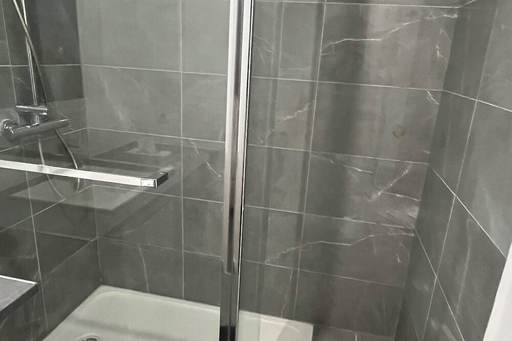 Entire apartment, . Beautiful 2-room apartment on the outskirts of Paris - near Stade de France in Saint-Denis, Seine-Saint-Denis