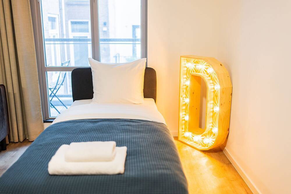 Entire apartment, Dockside Nest Studio Prh in Rotterdam, South Holland