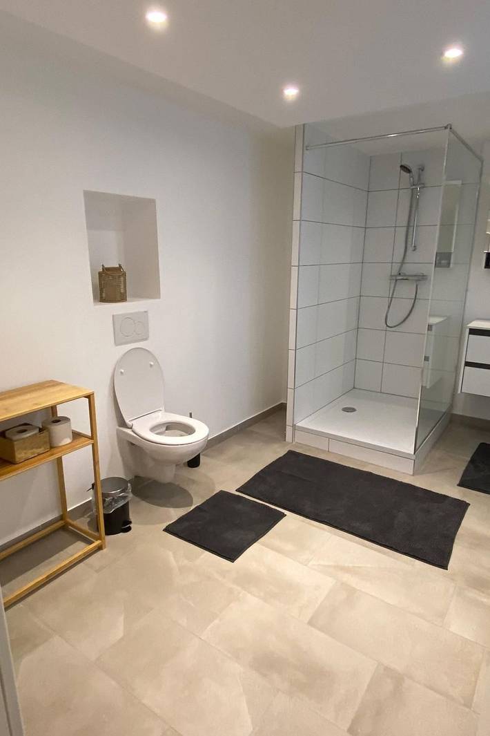 Ganze Wohnung, Studio in zentraler Lage - nur wenige Minuten zum See und Stadt in Gmunden, Bezirk Gmunden