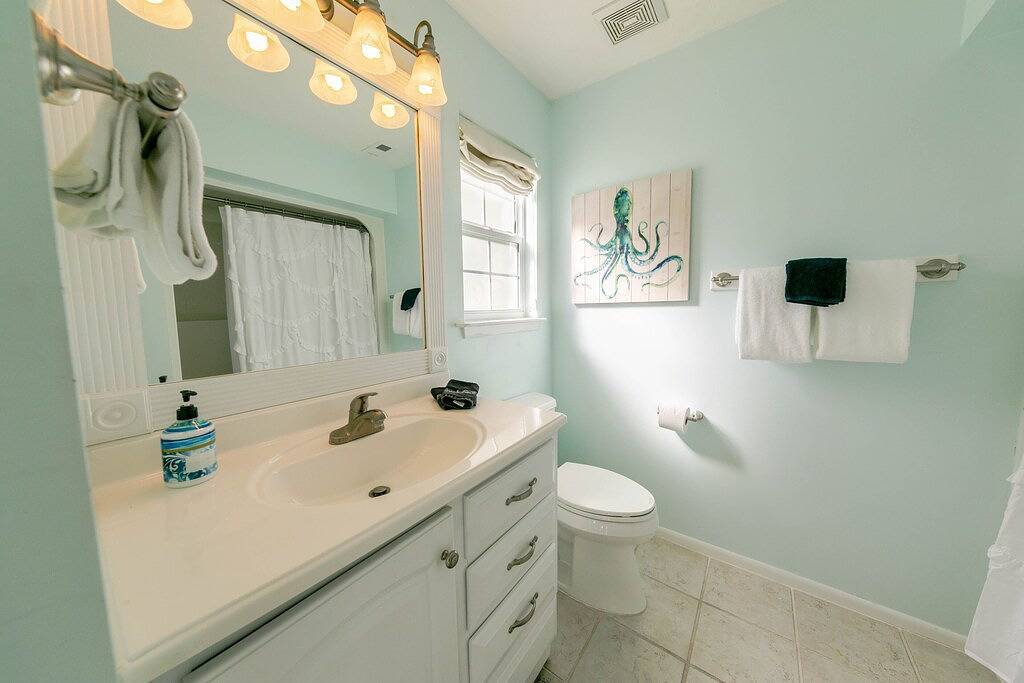 Ganze Wohnung, 30A Gulf front 2 Bed/2 Bath Sleeps 6 Private beach- Beach service included in Blue Gulf Beach, Santa Rosa Beach