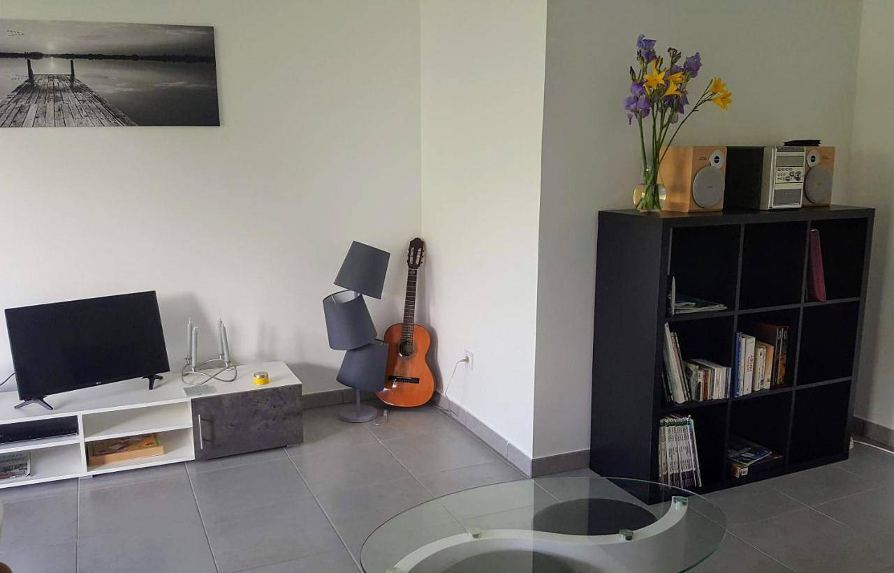 Appartement entier, Apartment with Terrace in Aix-les-Bains, Région de Chambéry