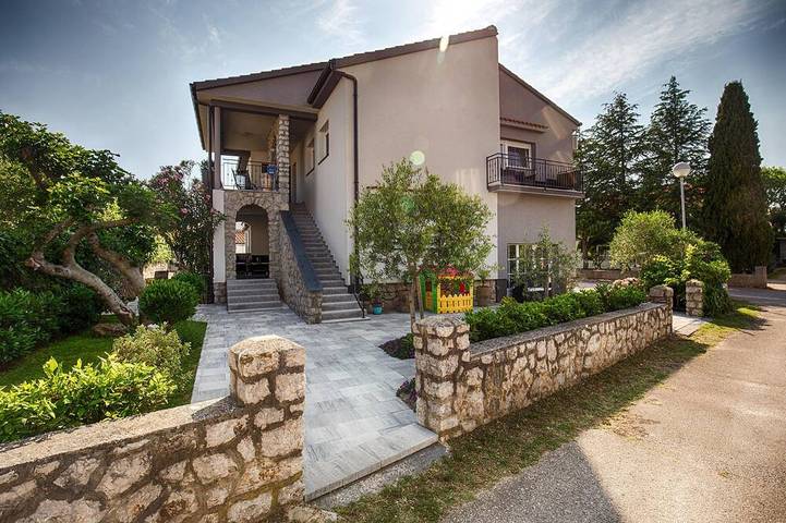 Ferienwohnung für 4 Personen, mit Whirlpool und Pool sowie Garten auf Krk