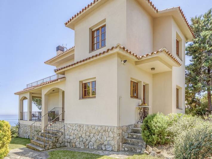 Ferienhaus für 8 Personen, mit Balkon und Terrasse sowie Garten und Pool