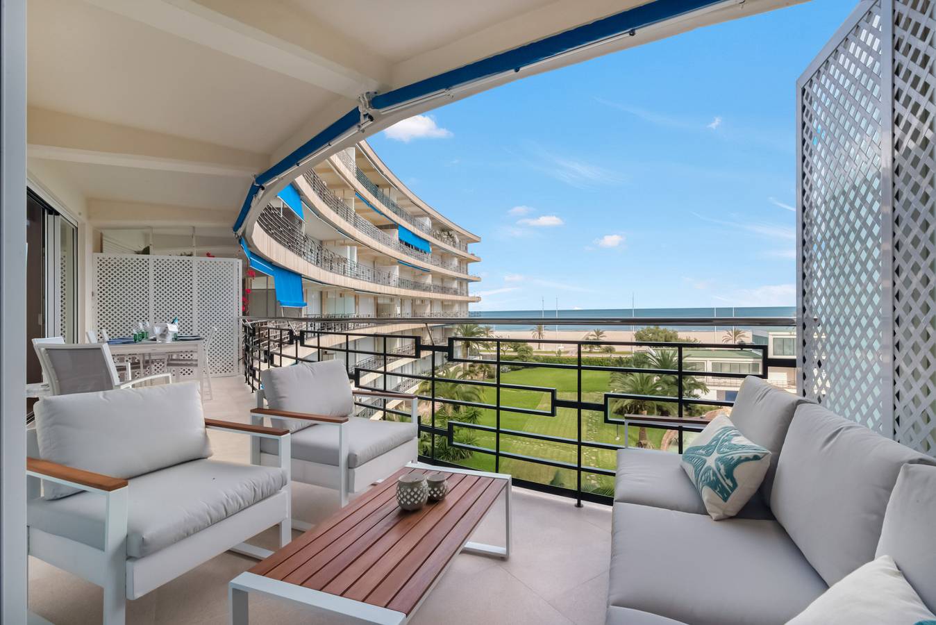 Appartement entier, Appartement 'Gandia Tropicana Suite' avec vue sur la mer, Wi-Fi et climatisation in Playa de Gandía, Costa de Valencia