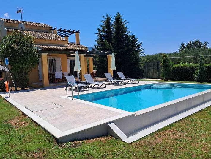 Villa voor 5 personen, met tuin en zwembad, met huisdier op Corfu