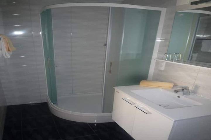 Ganze Wohnung, Residenz Beni 6 mir beheizten großen Pool in Medulin Stadt, Medulin