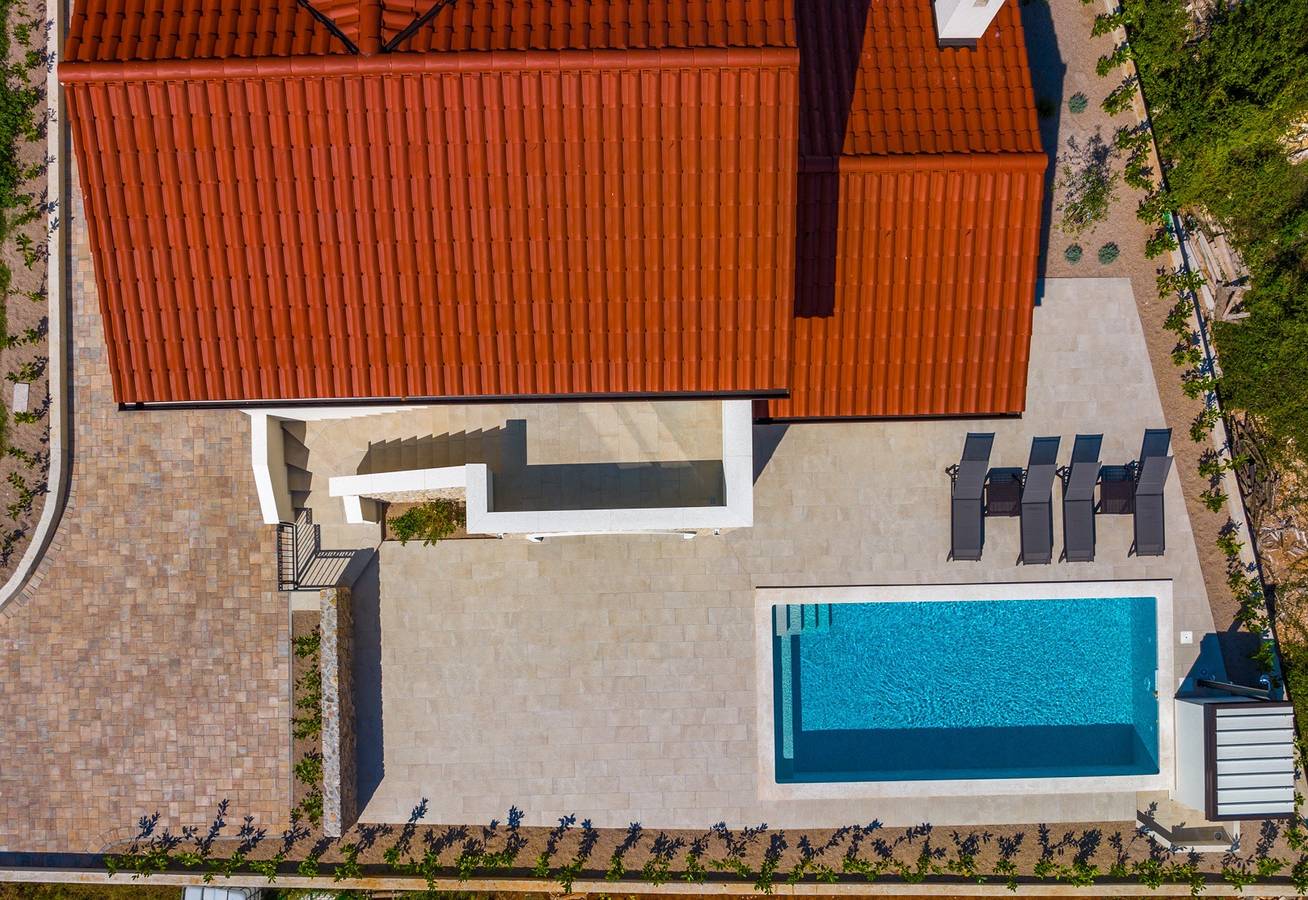 Villa Malina with heated pool in Malinska-Dubašnica, Krk