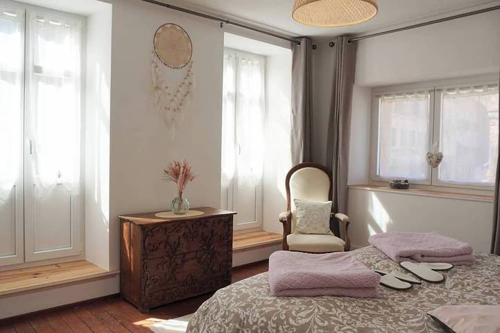 Appartement entier, Appartement F2 avec grande terrasse centre historique in Luxeuil-les-Bains, Haute-Saône