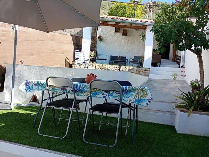 Casa de vacaciones para 8 personas, con terraza y jardín además de vistas y piscina - 1